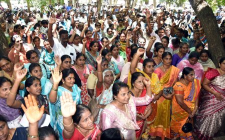 கூட்டுறவு வங்கி ஊழியர்களை அவதூறாக பேசியதாக புகார் நடவடிக்கை கோரி தமிழகம் முழுவதும் கண்டன ஆர்ப்பாட்டம்...!