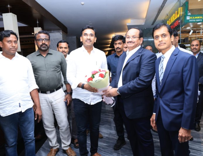 இந்தியாவிலேயே முதன்முறை! மூட்டு மாற்று அறுவை சிகிச்சையில் கோவையில் களமிறங்கிய நவீன ரோபோ!